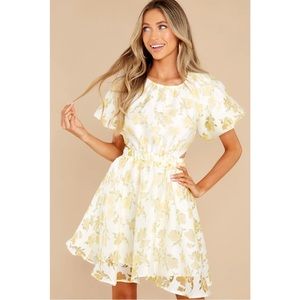 Red Dress Her Own Fairytale Yellow Floral Print Dress Size M